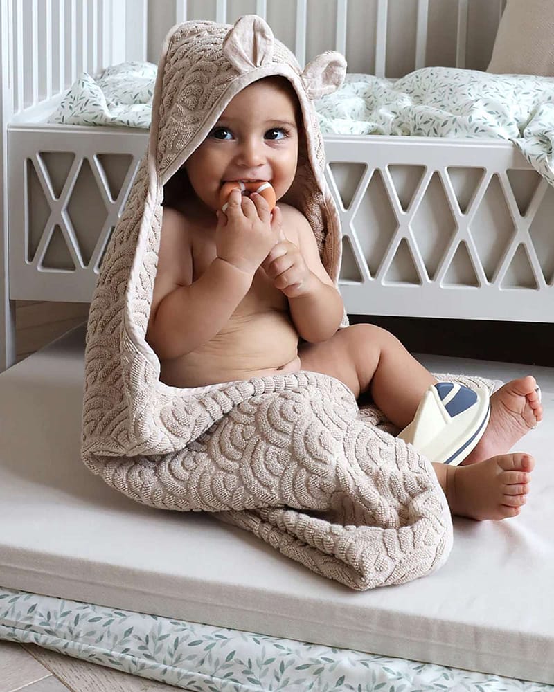 Badehåndkle Baby m/ Hette | 80x80 cm - 100% Øko Bomull