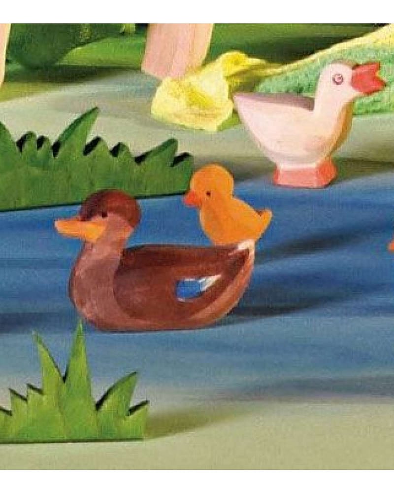 Andunge Lekedyr - Håndlaget Trefigur | Bondegård Leke