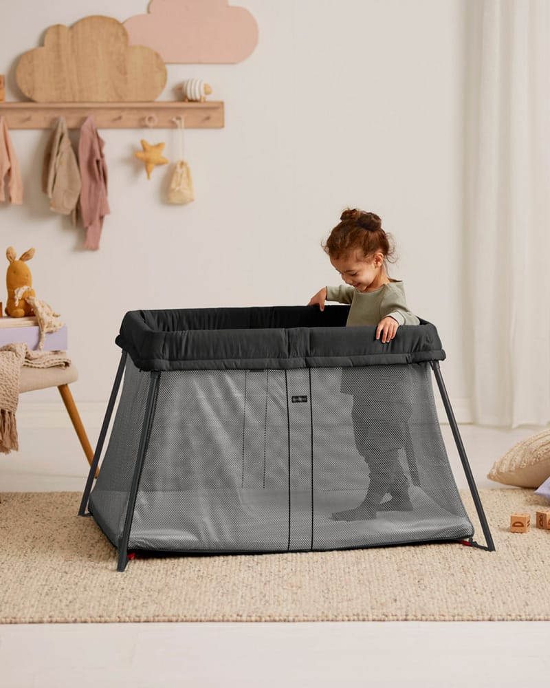 BabyBjörn Reiseseng Baby 0-3år - m/ Madrass, Reisebag og Overtrekkslaken | Travel Crib Light