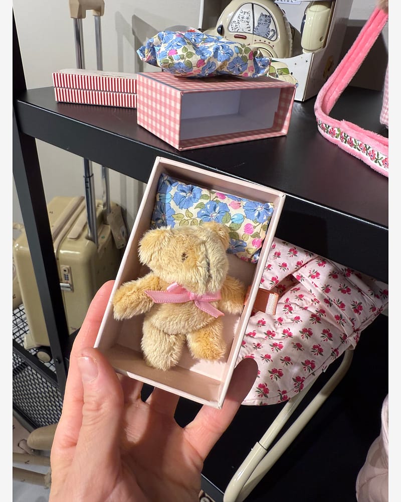 Kosebamse i Gaveeske med Seng