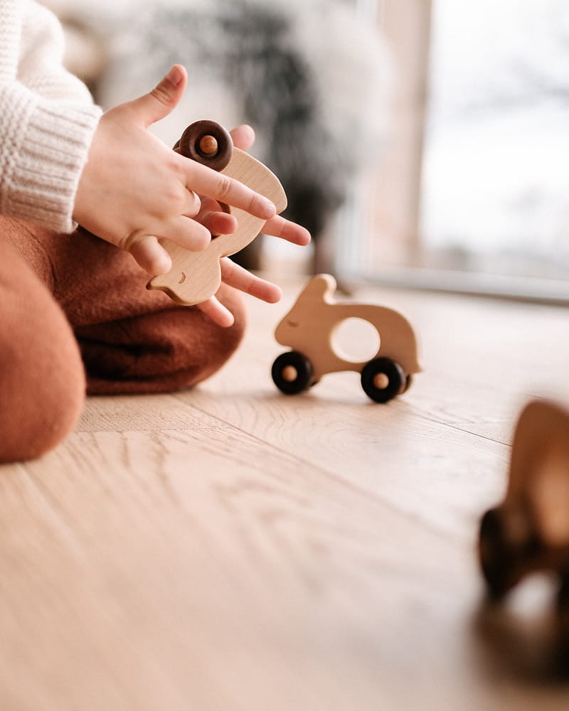 Treleke Baby - Kanin på hjul - Håndlaget m/ Naturlig lakk | Baby Rabbit Mobile Toy