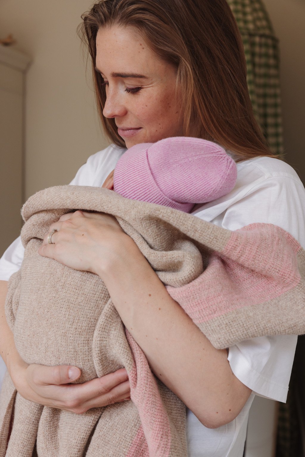 Babyteppe Ull – 100% Merino – Ubehandlet Ull – Gilbert, Sand/Rosa
