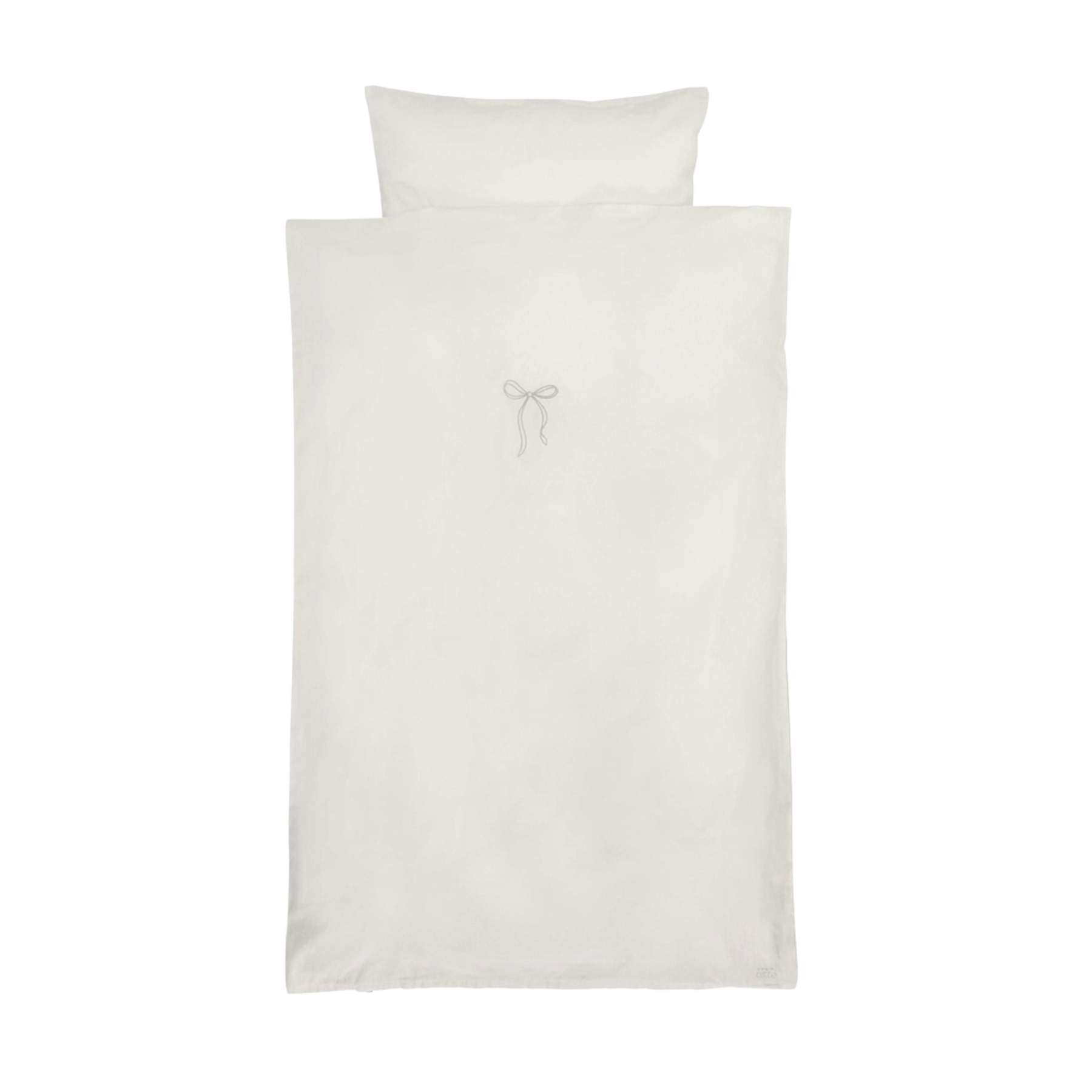 Sengetøy Baby m/ Brodert Sløyfe 70×100 cm – 100% Øk. Bomull, Bow Light Sand