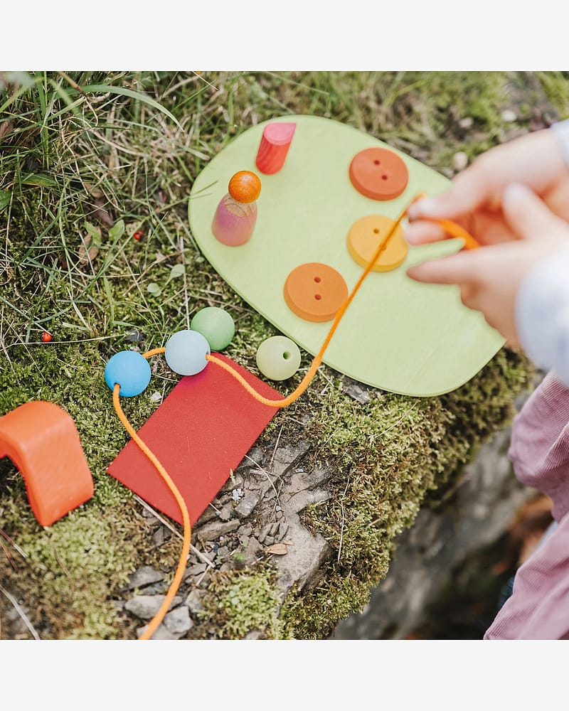 Småverden ved Engen - Byggesett i Tre 20stk | Small world play down by the meadow