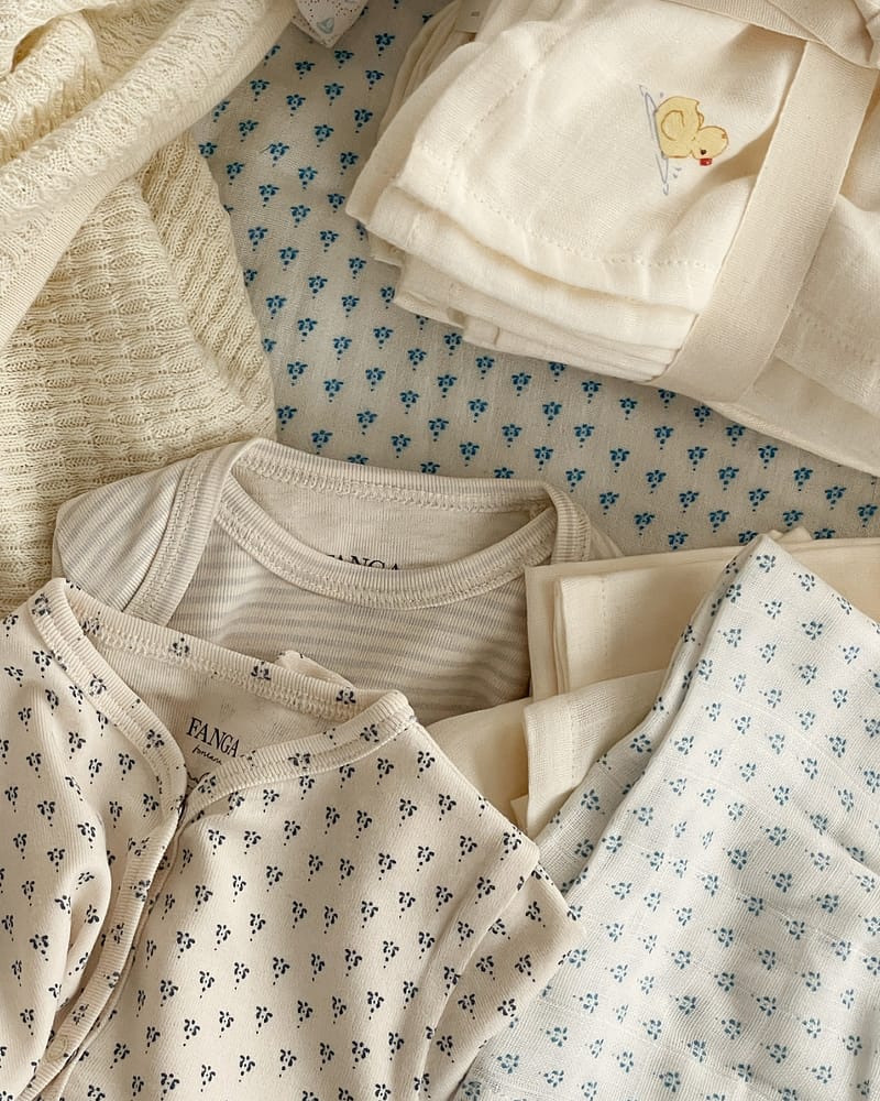 3pk. Body m/ Konvolutt Hals - 100% Øko Bomull | Fio Body - Gavepakke