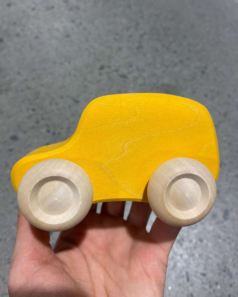 Lekebil i tre - Håndlaget Treleke - 10cm