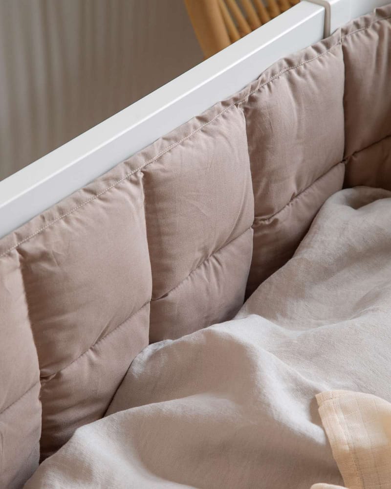 Sebra Sengekant Sprinkelseng 60x120 - Full lengde | Kapok Baby Bumper