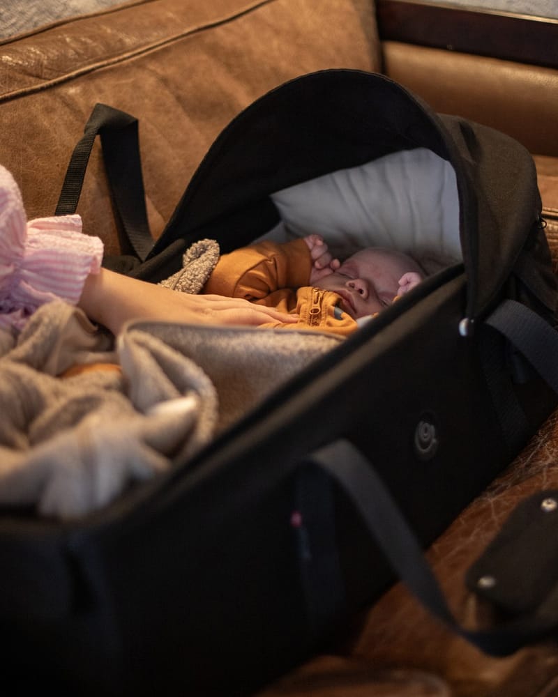Babynest & Babylift - Multifunksjonelt Babyrede | Favn II Carrynest