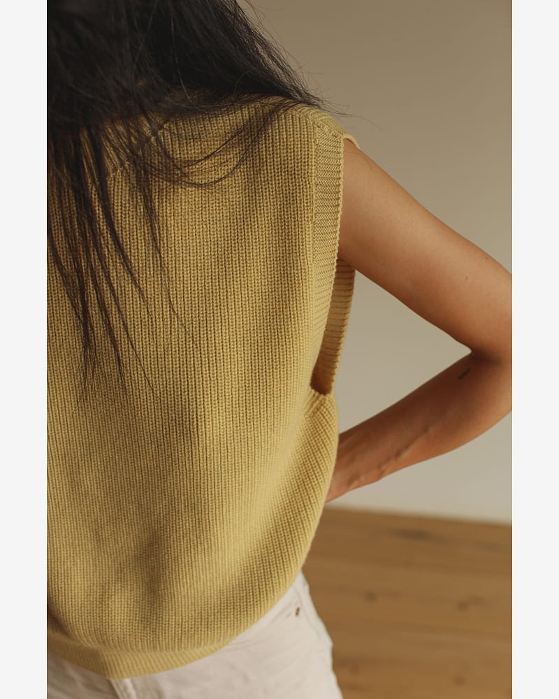 Ullvest Dame - Strikket 100% Merino, Ubehandlet ull | Helle Adult