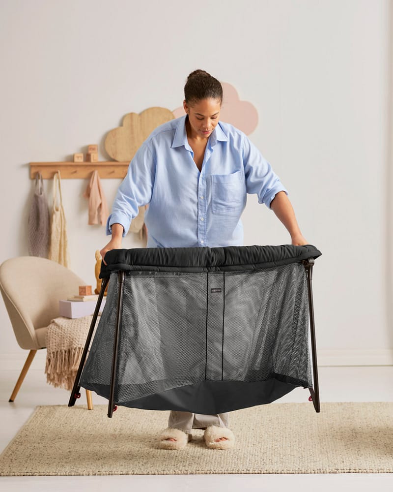 BabyBjörn Reiseseng Baby 0-3år - m/ Madrass, Reisebag og Overtrekkslaken | Travel Crib Light