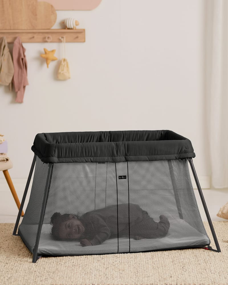 BabyBjörn Reiseseng Baby 0-3år - m/ Madrass, Reisebag og Overtrekkslaken | Travel Crib Light