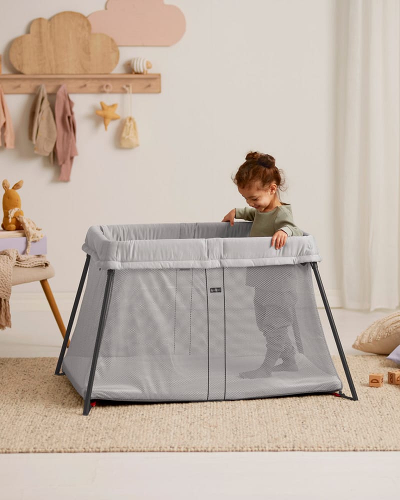 BabyBjörn Reiseseng Baby 0-3år - m/ Madrass, Reisebag og Overtrekkslaken | Travel Crib Light