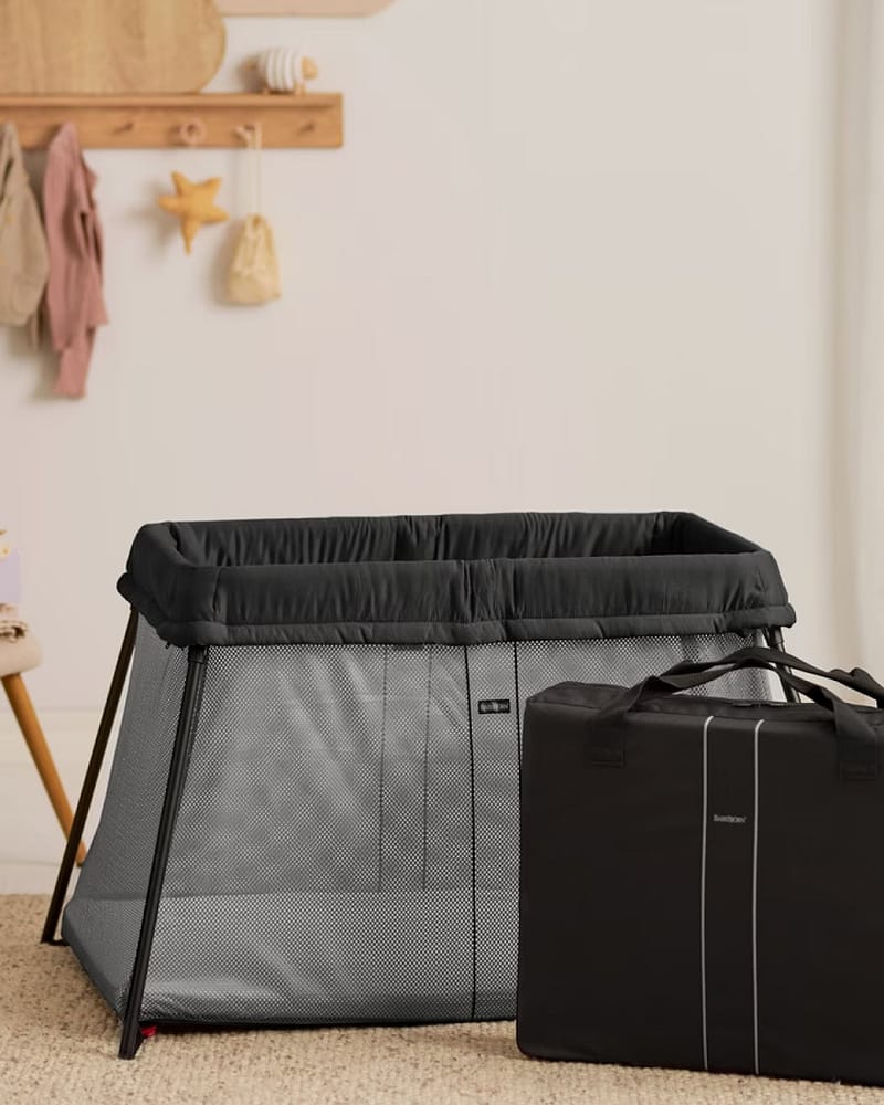 BabyBjörn Reiseseng Baby 0-3år - m/ Madrass, Reisebag og Overtrekkslaken | Travel Crib Light
