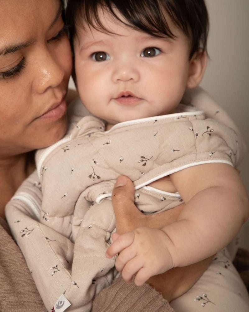 Nattpose Night Blomma – Baby 3-18 mnd