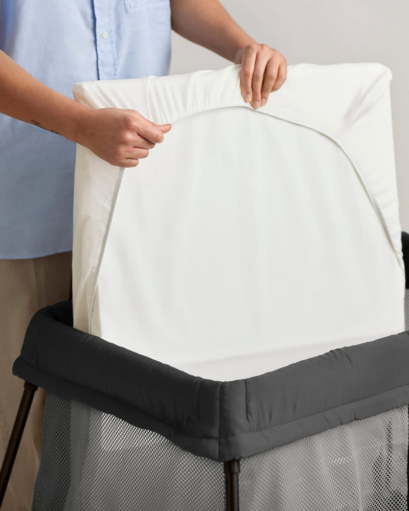 BabyBjörn Reiseseng Baby 0-3år - m/ Madrass, Reisebag og Overtrekkslaken | Travel Crib Light