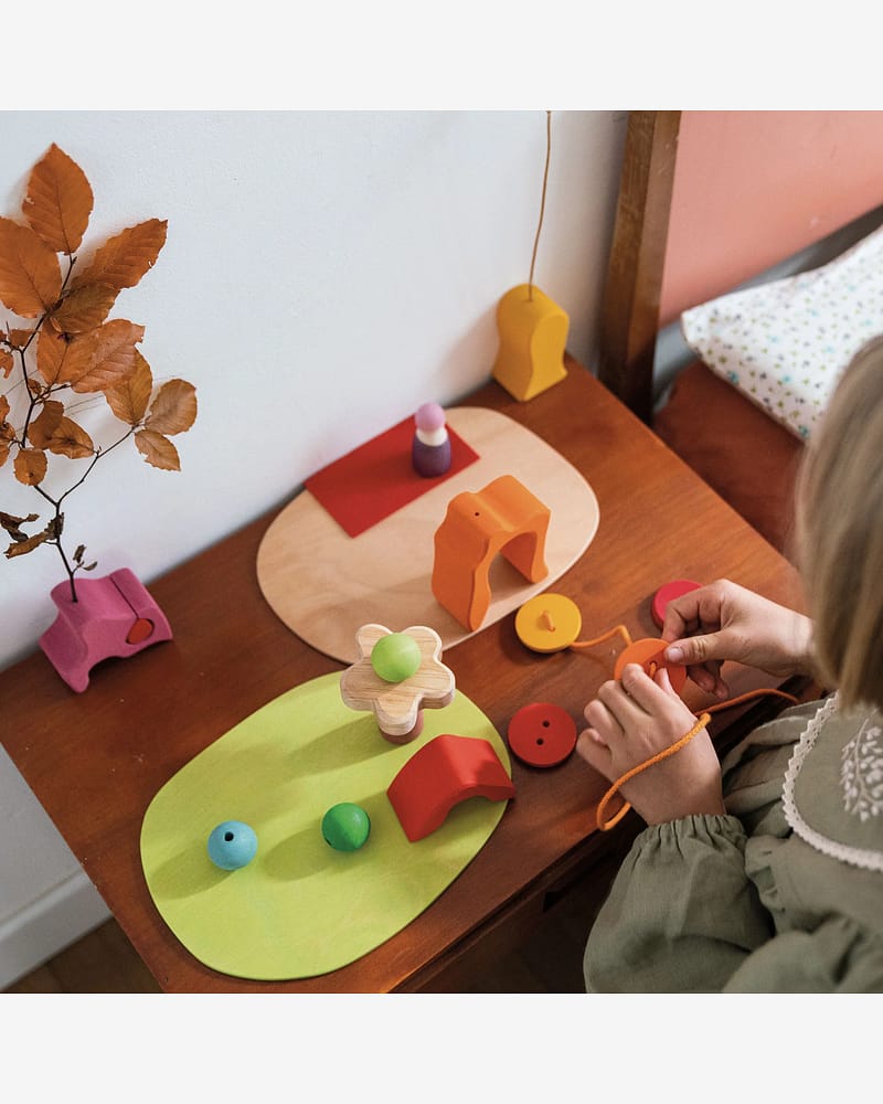 Småverden ved Engen - Byggesett i Tre 20stk | Small world play down by the meadow