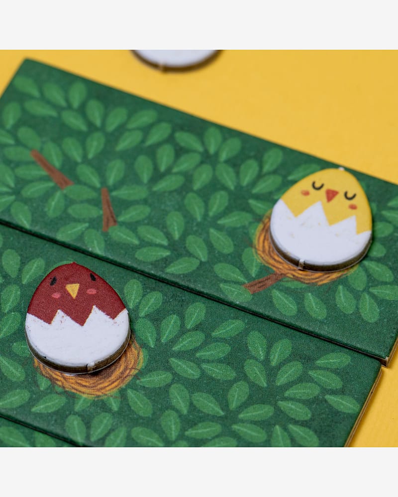 Brettspill Barn 4år+, Pocket size - Lagspill "Bygg trær og hjelp små kyllinger ut i verden" | Piu Piu Tiny Game