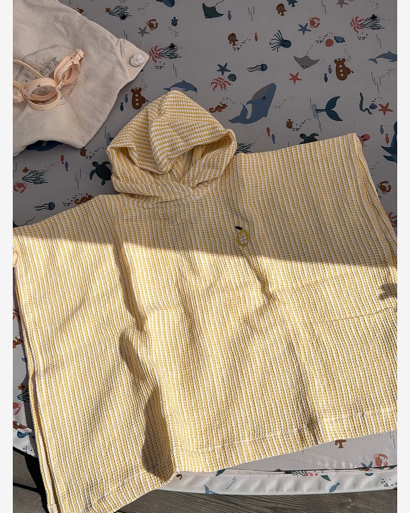 Badeponcho med Hette - Øk. Bomull Vaffelvevd | Paco Poncho Embroidery