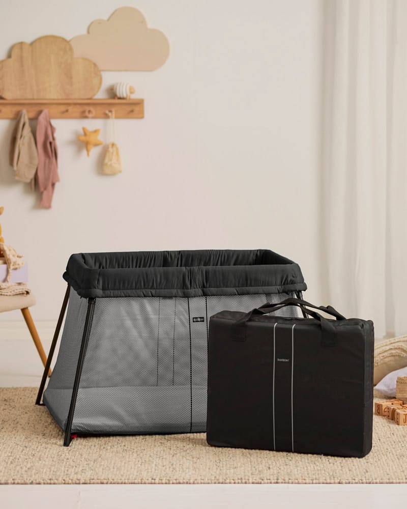 BabyBjörn Reiseseng Baby 0-3år - m/ Madrass, Reisebag og Overtrekkslaken | Travel Crib Light