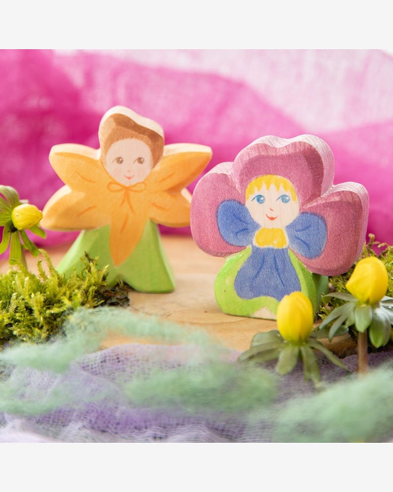 Blåmsterbarn - Håndlaget Trefigur | Flower Child Calendula