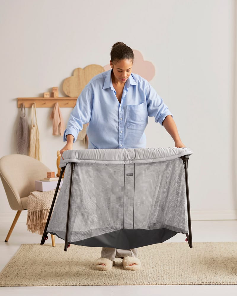 BabyBjörn Reiseseng Baby 0-3år - m/ Madrass, Reisebag og Overtrekkslaken | Travel Crib Light