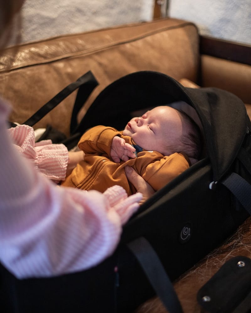Babynest & Babylift - Multifunksjonelt Babyrede | Favn II Carrynest