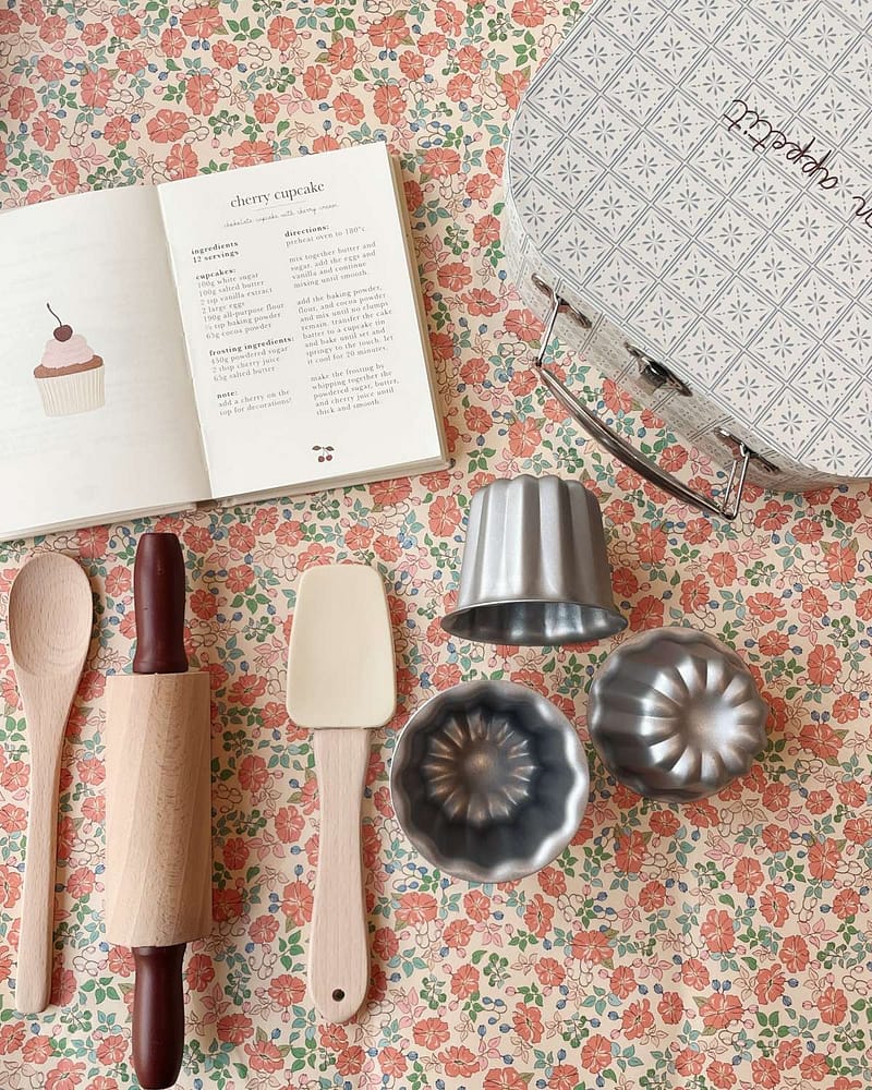 Bakesett i Tre + Kokebok - Bakeutstyr Barn | Madeleine Baking Set