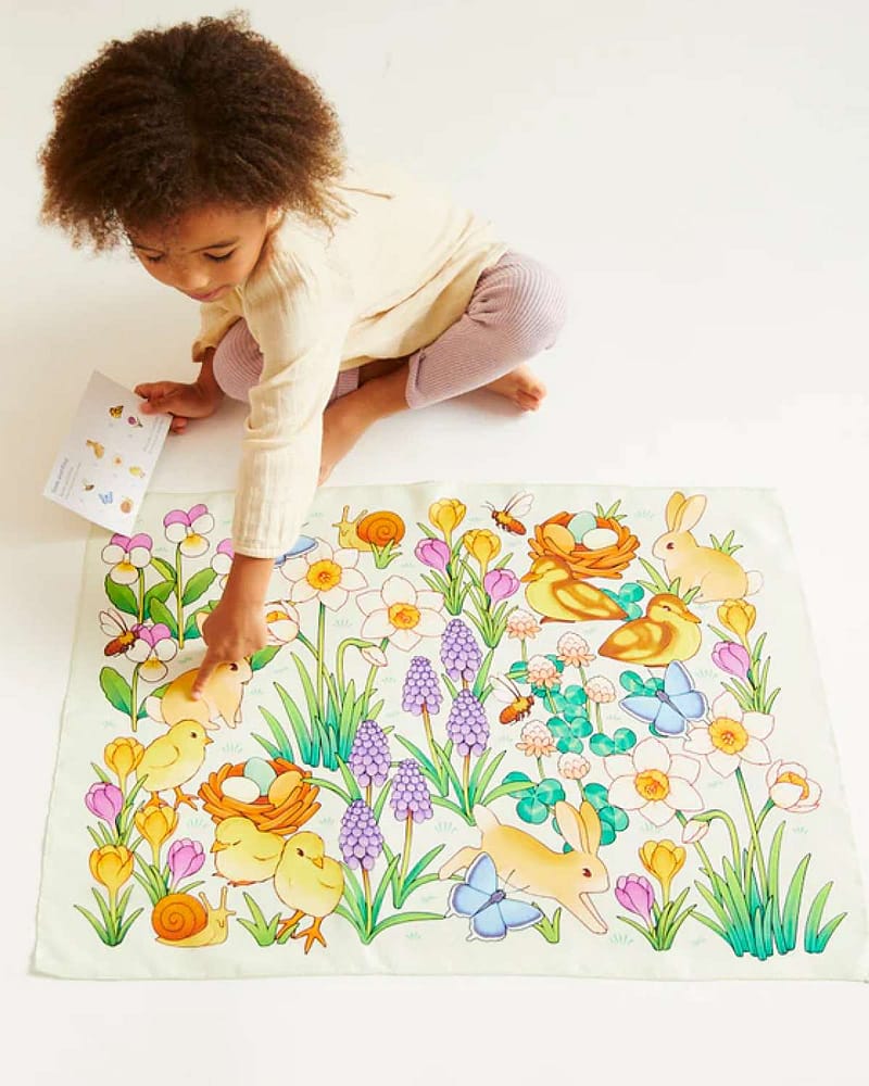 Lekesilke "Hvor er..." - 53x73cm - 100% Silke | Playsilk Find and Seek