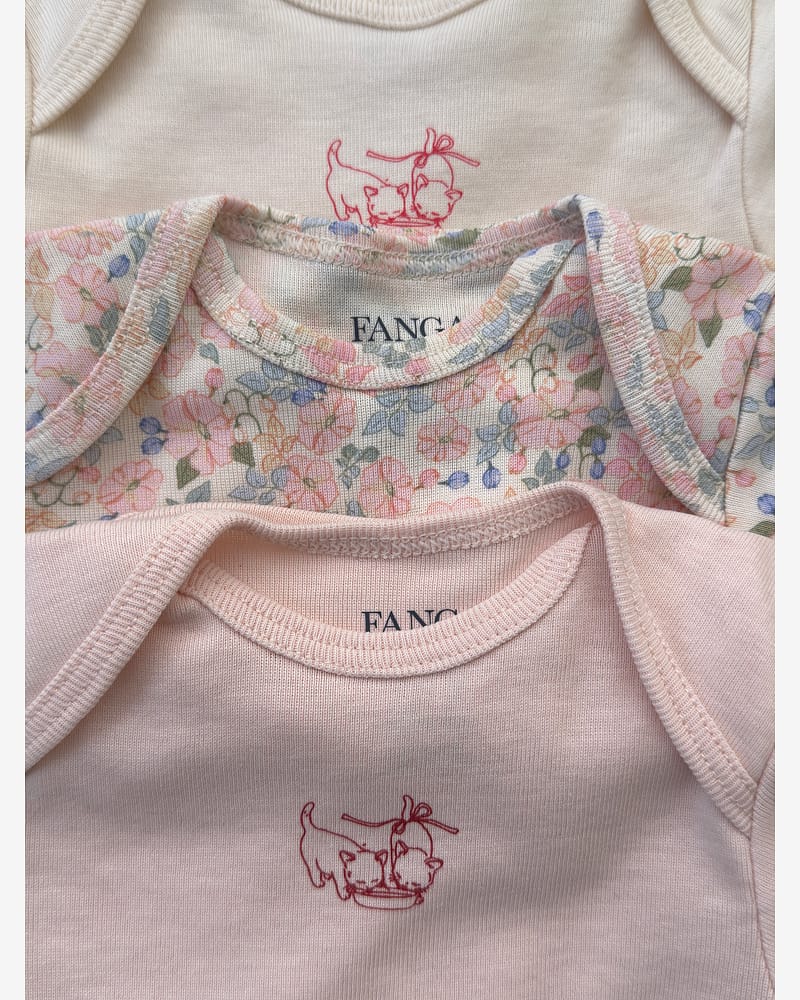 3pk. Body m/ Konvolutt Hals - 100% Øko Bomull | Fio Body - Gavepakke