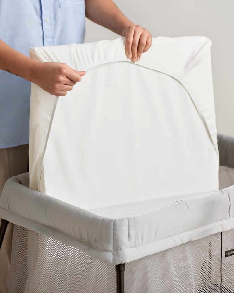 BabyBjörn Reiseseng Baby 0-3år - m/ Madrass, Reisebag og Overtrekkslaken | Travel Crib Light