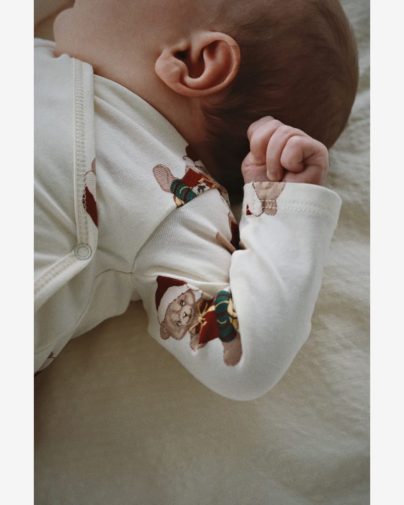 Pysjamas Baby m/ Omslasbogy - Body og Bukse - Øko Bomull | Julepysj Basic Body/Pants Set