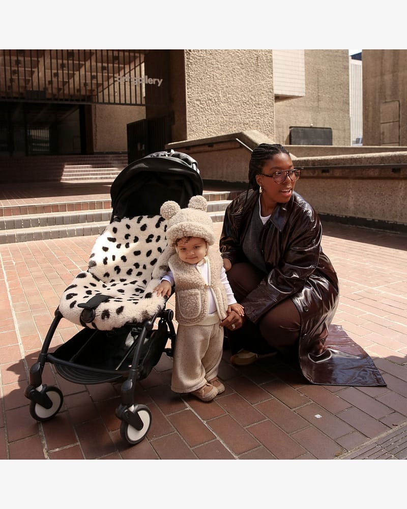 Lammeskinn til Vogn, Vippestol og Moseskurv – Universal Fit – 100% Merino | Snuggler Fixed