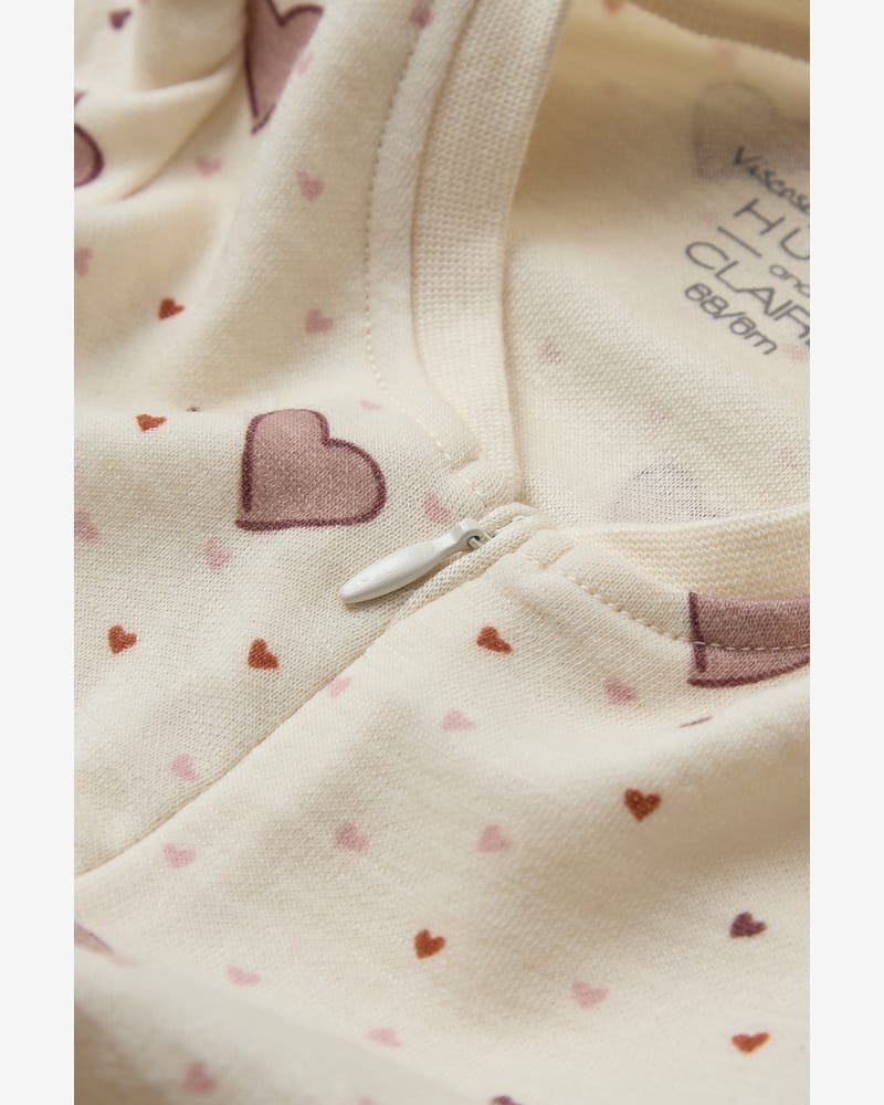 Ullpysj Baby - Heldrakt to-veis glidelås og trylleføtter - Ull/Bambusviskose | HCManu Hearts Puff