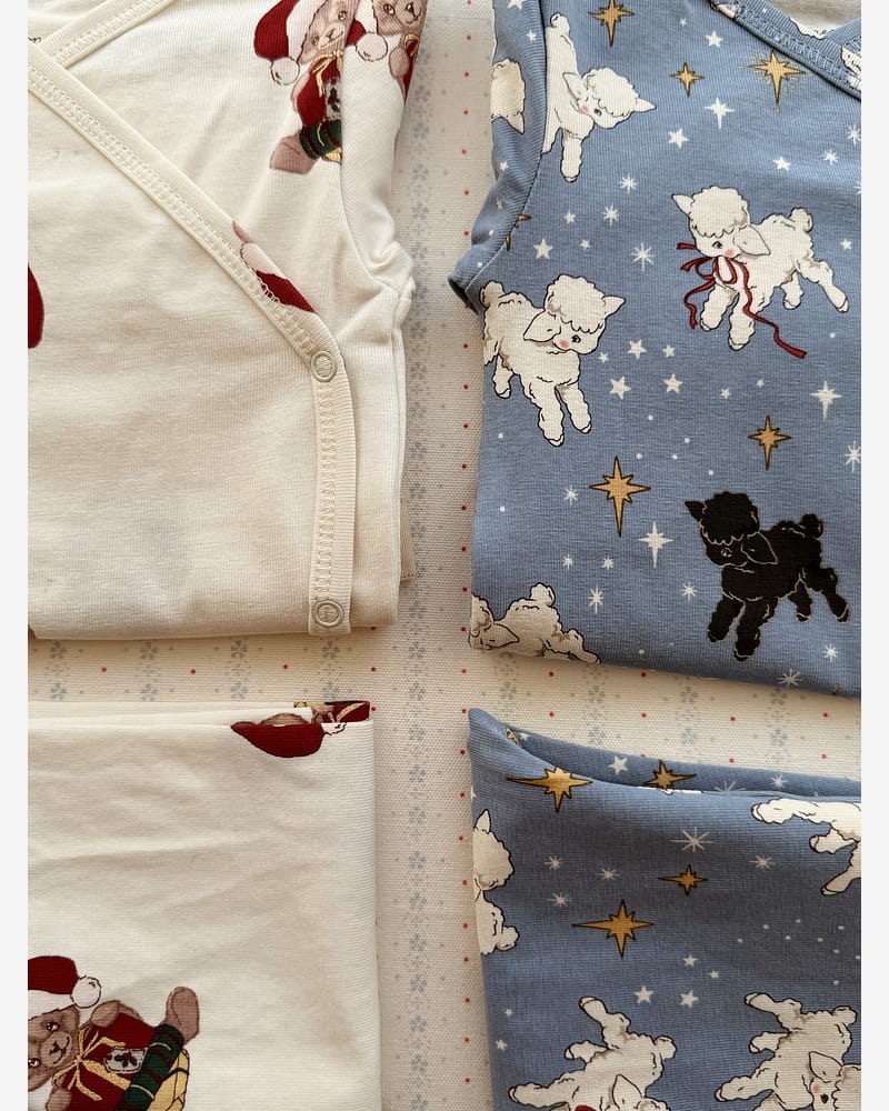 Pysjamas Baby m/ Omslasbogy - Body og Bukse - Øko Bomull | Julepysj Basic Body/Pants Set
